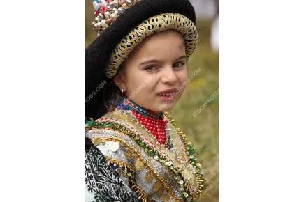 Каракачани в традиционни народни носии