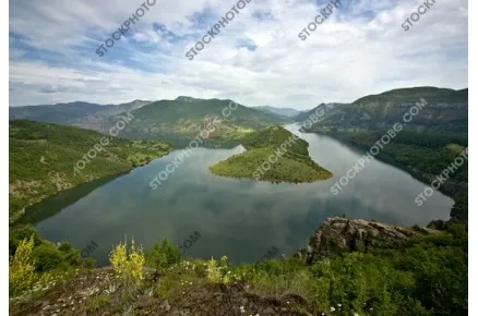 Язовир Кърджали през пролетта 