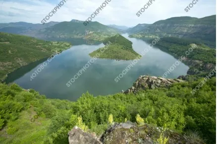 Язовир Кърджали през пролетта 