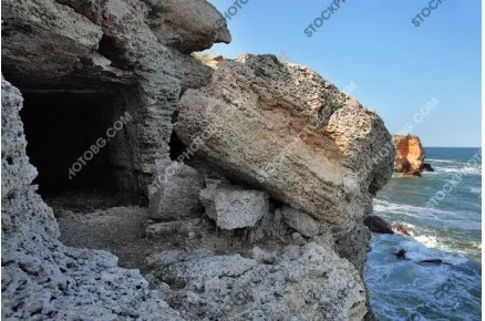 Скални ниши в резерват Яйлата
