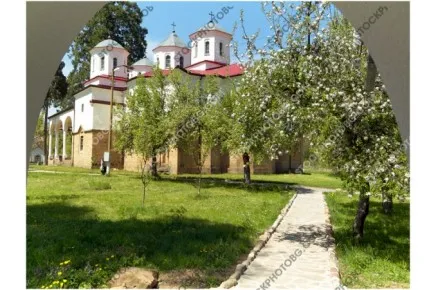 Пролет в Лопушанския манастир