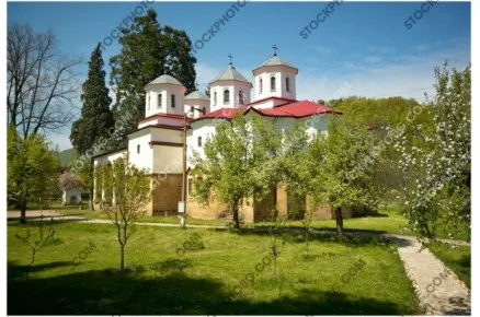 Пролет в Лопушанския манастир