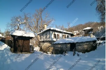 Село Боженци през зимата