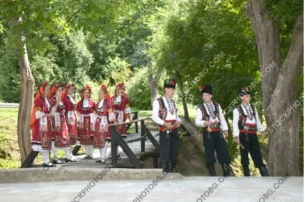 Празник край Петропавловския манастир