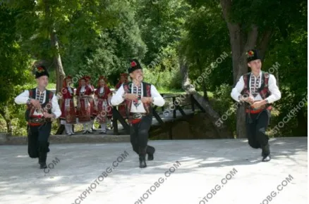Празник край Петропавловския манастир
