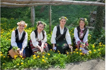 Лазаровден. Народни обичаи, лазарки. Лазаруване в Етъра