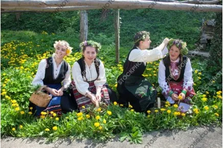 Лазаровден. Народни обичаи, лазарки. Лазаруване в Етъра