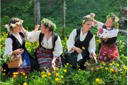 Лазаровден. Народни обичаи, лазарки. Лазаруване в Етъра