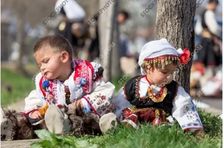 Народни носии. Деца в традиционна народна носия.