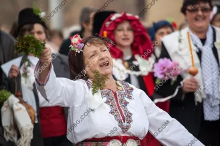 Народен обичай Бабинден, ден на родилната помощ