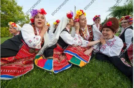Моми от поликраище в народни носии