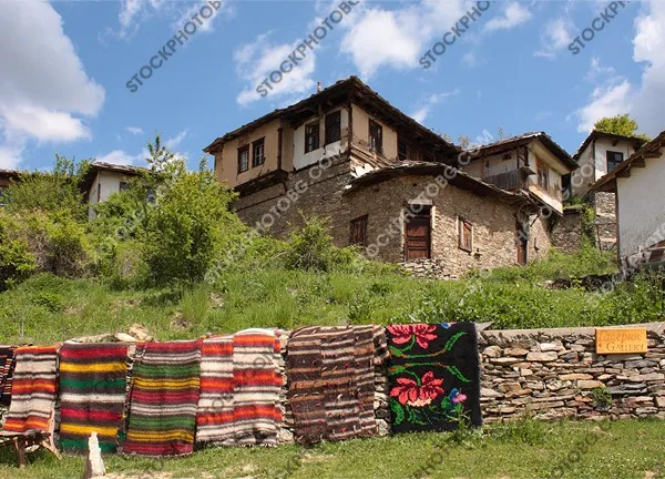Възрожденски къщи в Село Лещен. Стари каменни къщи.