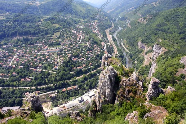 Гара Лъкатник - от високо