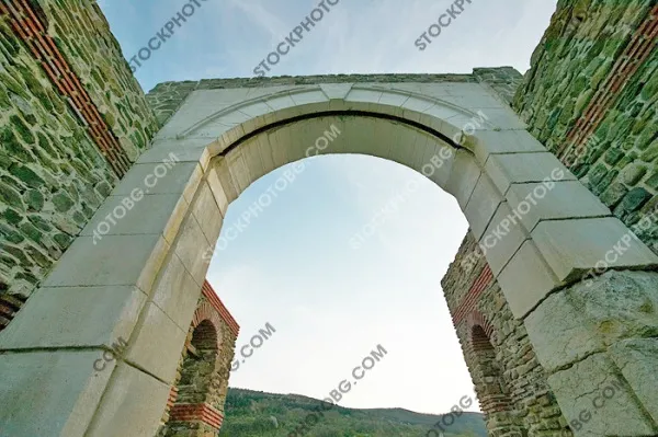 Крепостта Состра