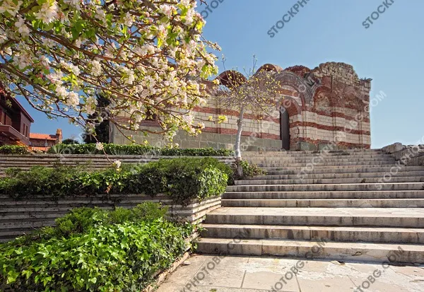 Несебър. Църквата Свети Йоан Неосветени в стария град