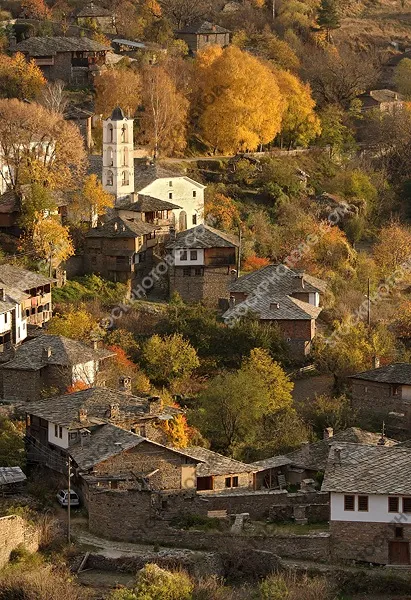 Есен в Ковачевица. Стари каменни къщи, есенни снимки