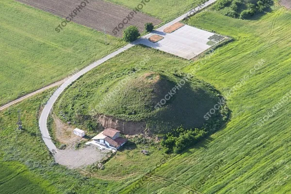 Тракийска гробница Оструша край Казанлък