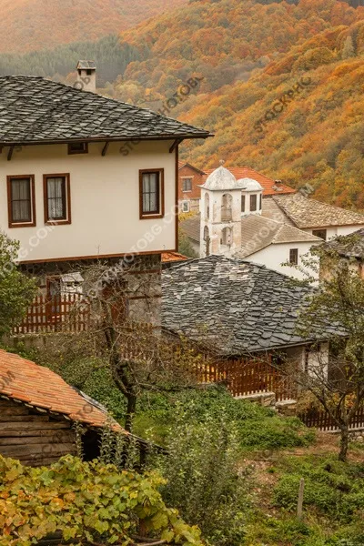 Делчево, Възрожденски къщи. Есенен пейзаж