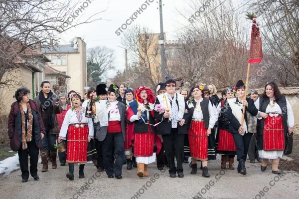 Народен обичай Бабинден, ден на родилната помощ