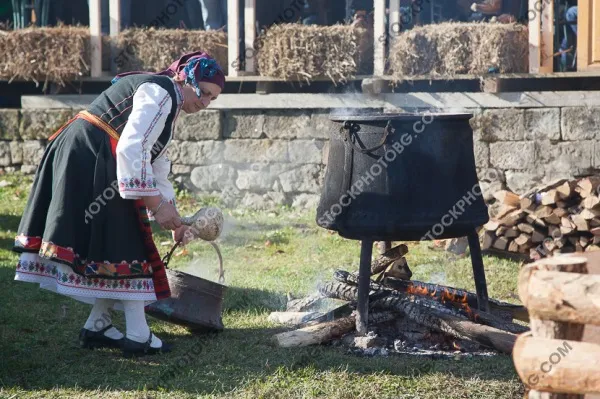 Фолклорни мотиви и детайли, празник на еленския бут в град Елена