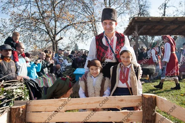 Фолклорни мотиви и детайли, празник на еленския бут в град Елена