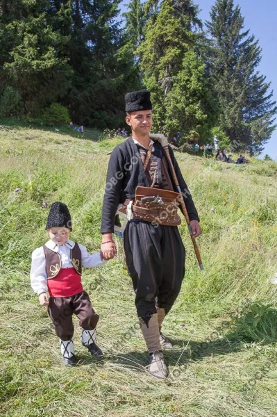 Фолклорни мотиви и детайли от фестивала на Рожен -2015г.