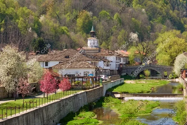 Пролет в Трявна. Възрожденски къщи. Възрожденска архитектура