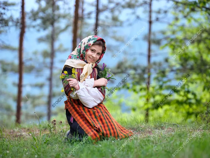 Дете в народна носия. Български народни носии