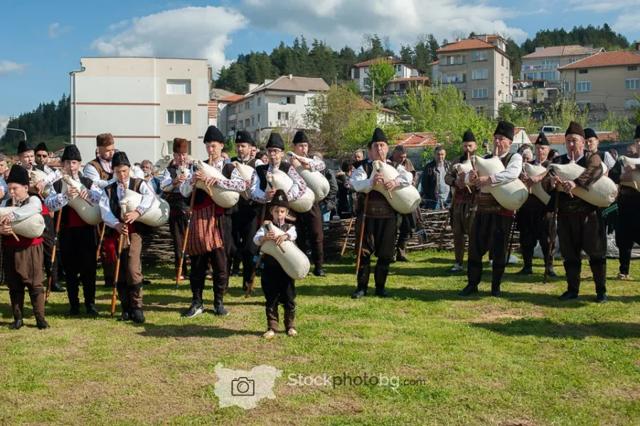 Празник на Златоградското чеверме и гайдарско надсвирване, Гергьовден